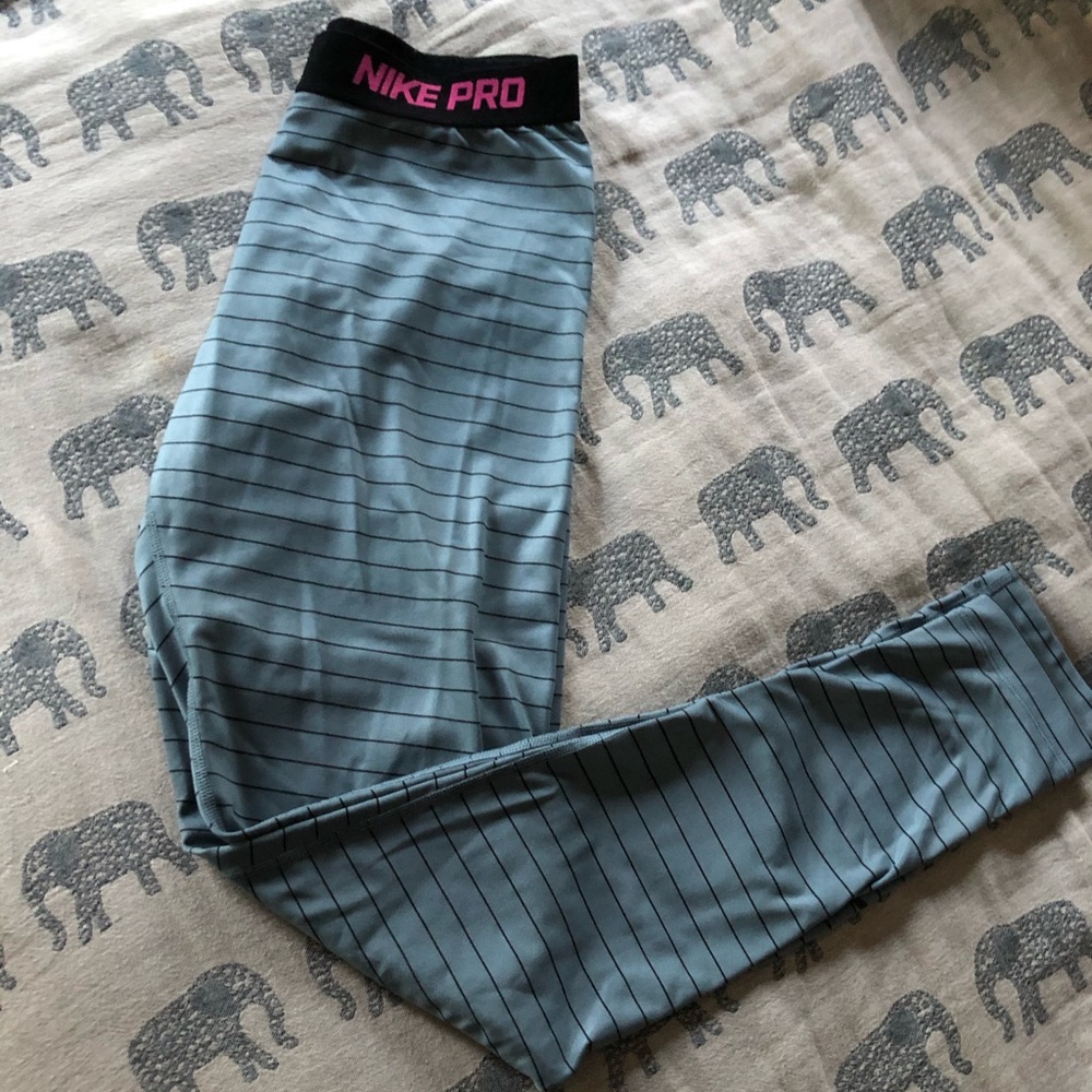 Women’s Fleece-Lined Nike Pro Leggings